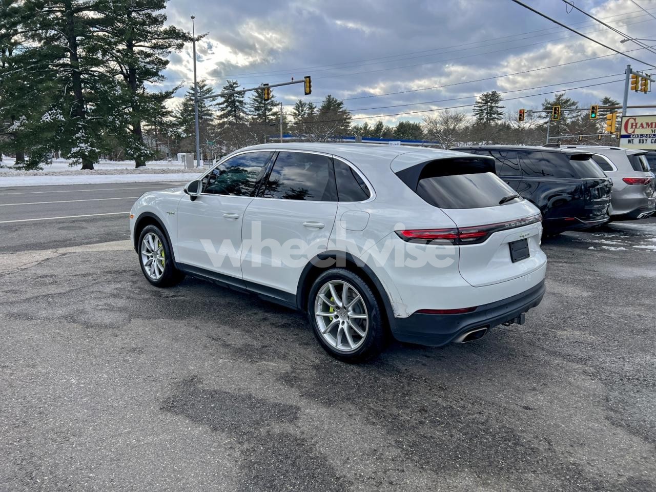 Photo 3 of 2019 PORSCHE CAYENNE SE HYBRID (VIN WP1AE2AY2KDA51063)
