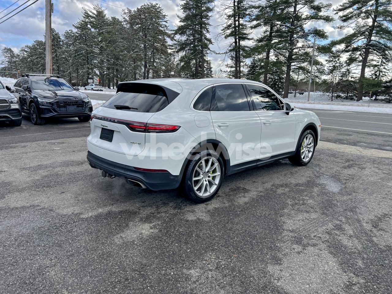 Photo 4 of 2019 PORSCHE CAYENNE SE HYBRID (VIN WP1AE2AY2KDA51063)