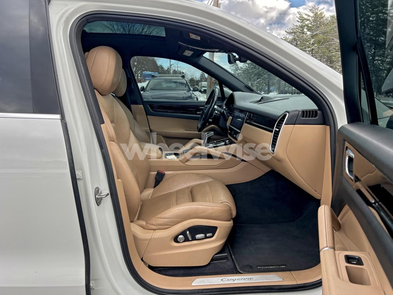 Photo 5 of 2019 PORSCHE CAYENNE SE HYBRID (VIN WP1AE2AY2KDA51063)