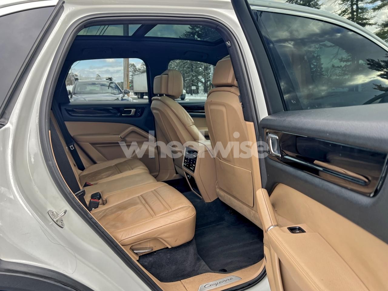 Photo 6 of 2019 PORSCHE CAYENNE SE HYBRID (VIN WP1AE2AY2KDA51063)