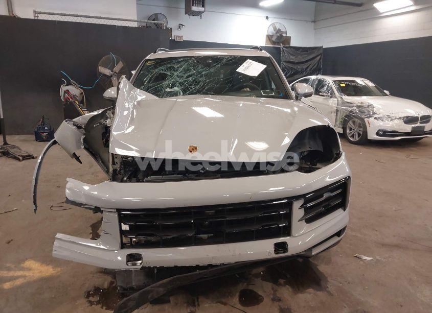 Photo 13 of 2025 Porsche Cayenne E-HYBRID (VIN WP1AE2AY2SDA16359)