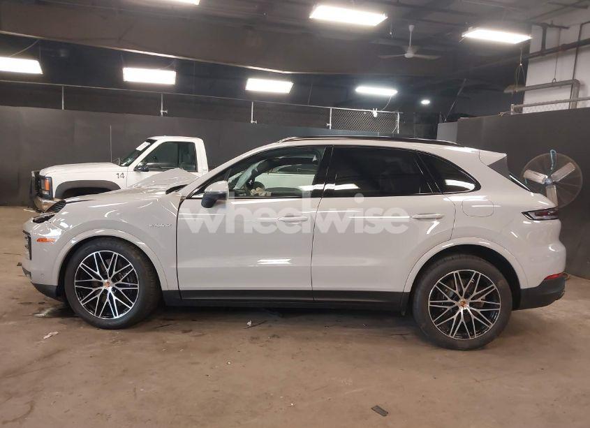 Photo 15 of 2025 Porsche Cayenne E-HYBRID (VIN WP1AE2AY2SDA16359)