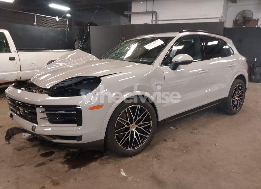 Photo 2 of 2025 Porsche Cayenne E-HYBRID (VIN WP1AE2AY2SDA16359)