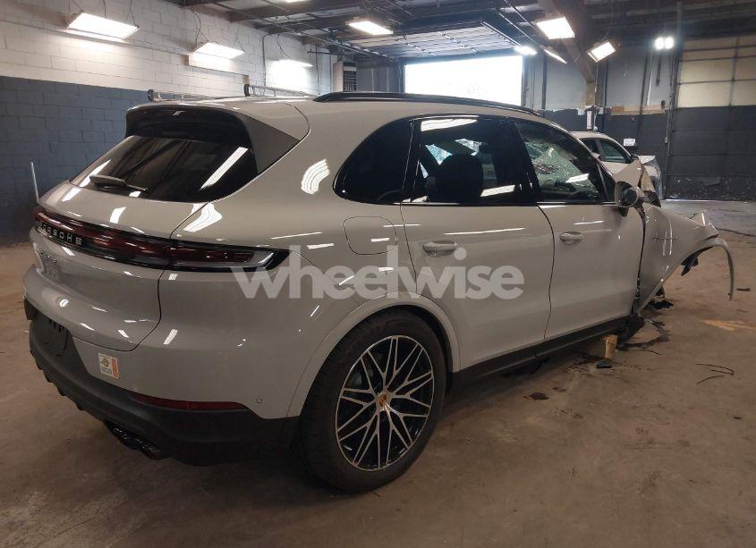 Photo 4 of 2025 Porsche Cayenne E-HYBRID (VIN WP1AE2AY2SDA16359)