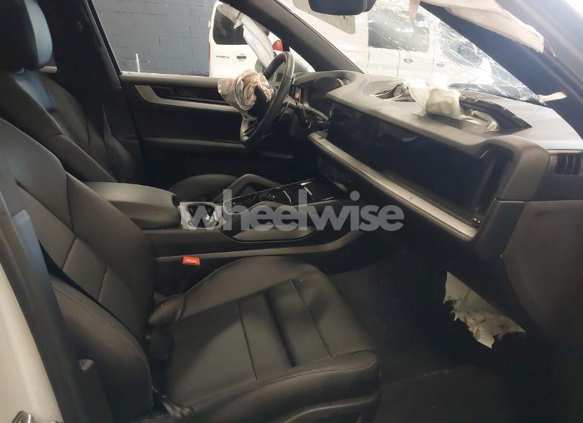 Photo 5 of 2025 Porsche Cayenne E-HYBRID (VIN WP1AE2AY2SDA16359)