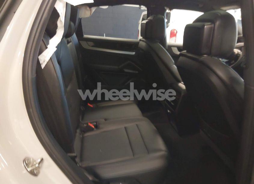 Photo 8 of 2025 Porsche Cayenne E-HYBRID (VIN WP1AE2AY2SDA16359)