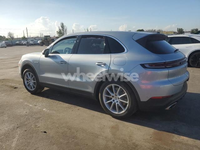 Photo 6 of 2024 PORSCHE CAYENNE E-HYBRID (VIN WP1AE2AY9RDA29409)