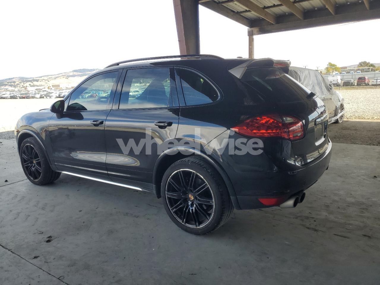 Photo 2 of 2014 PORSCHE CAYENNE N/A (VIN WP1AF2A24ELA43016)