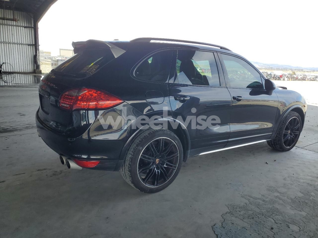 Photo 3 of 2014 PORSCHE CAYENNE N/A (VIN WP1AF2A24ELA43016)