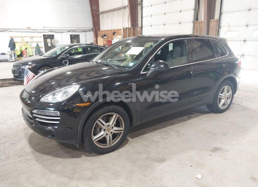 Photo 2 of 2014 Porsche Cayenne DIESEL/DIESEL PLATINUM EDITION (VIN WP1AF2A25ELA45518)
