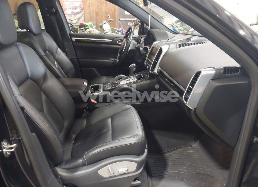 Photo 5 of 2014 Porsche Cayenne DIESEL/DIESEL PLATINUM EDITION (VIN WP1AF2A25ELA45518)