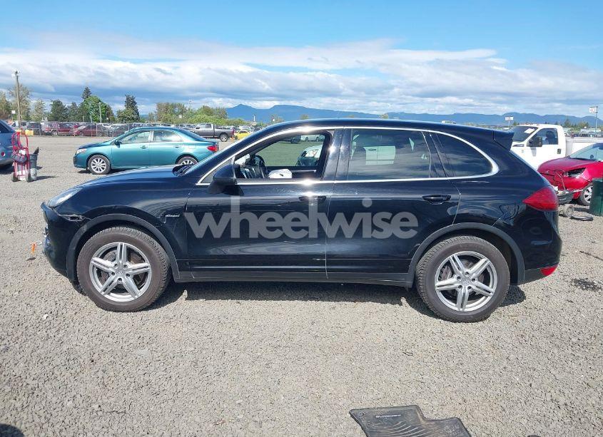 Photo 14 of 2013 Porsche Cayenne DIESEL (VIN WP1AF2A26DLA30573)