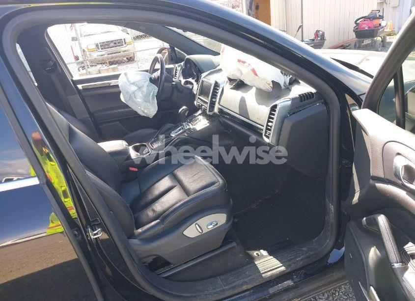 Photo 5 of 2013 Porsche Cayenne DIESEL (VIN WP1AF2A26DLA30573)