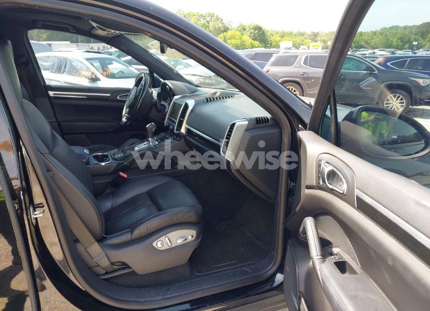 Photo 5 of 2013 Porsche Cayenne DIESEL (VIN WP1AF2A28DLA41638)