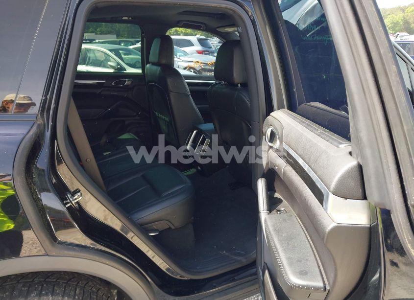 Photo 8 of 2013 Porsche Cayenne DIESEL (VIN WP1AF2A28DLA41638)