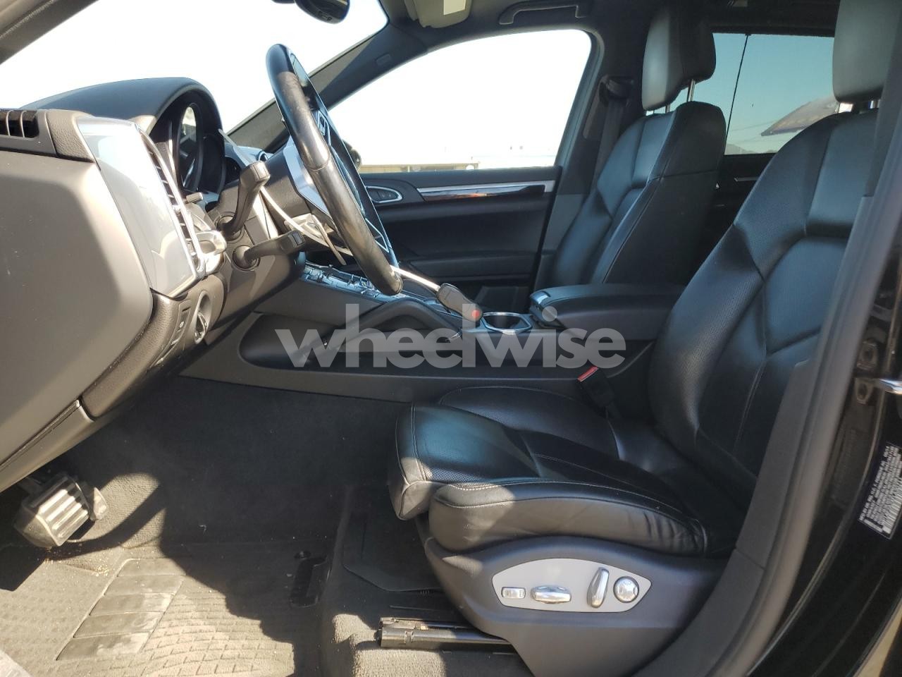 Photo 7 of 2015 PORSCHE CAYENNE N/A (VIN WP1AF2A2XFLA30711)