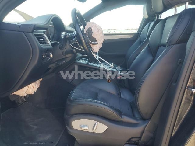 Photo 8 of 2018 PORSCHE MACAN GTS N/A (VIN WP1AG2A53JLB60233)