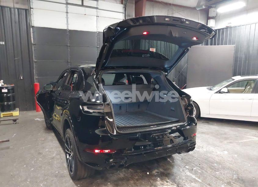 Photo 3 of 2024 Porsche Cayenne S (VIN WP1AL2AY3RDA32831)