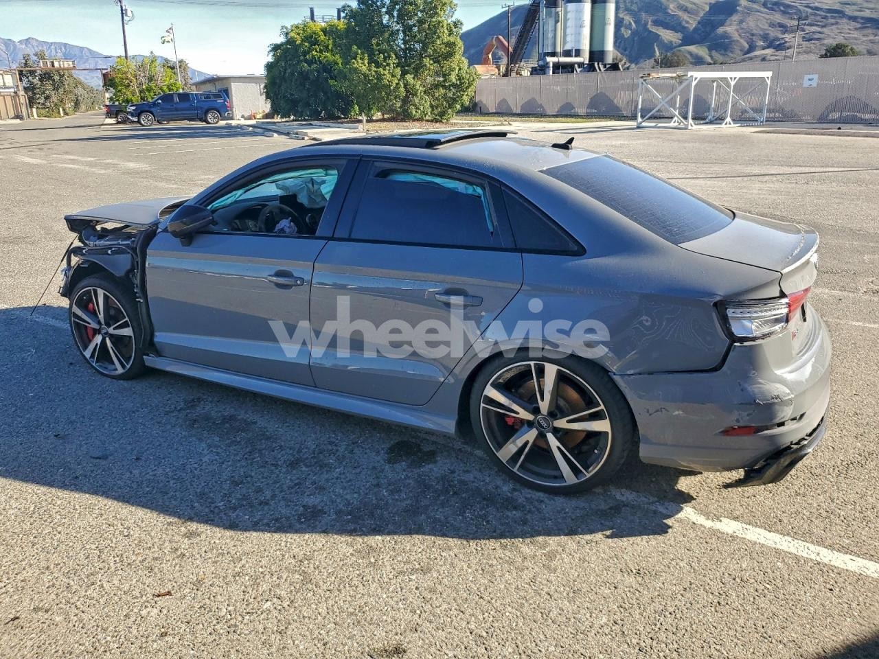Photo 2 of 2019 AUDI RS3 (VIN WUABWGFF3KA906302)