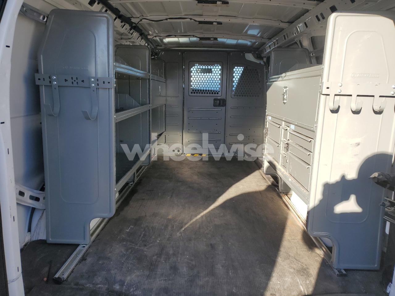 Photo 10 of 2023 CHEVROLET EXPRESS UTILITY / SERVICE VAN (VIN WV1ZZZ2HZDH002825)