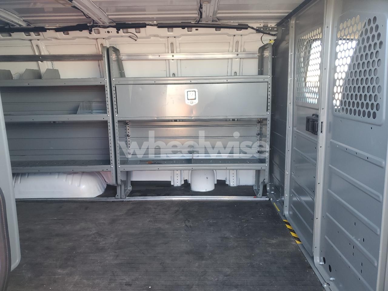 Photo 11 of 2023 CHEVROLET EXPRESS UTILITY / SERVICE VAN (VIN WV1ZZZ2HZDH002825)