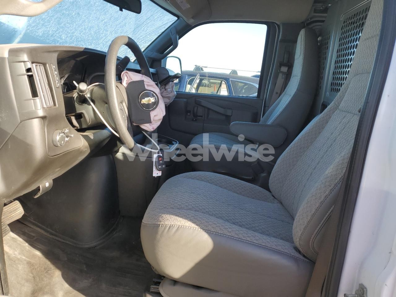 Photo 7 of 2023 CHEVROLET EXPRESS UTILITY / SERVICE VAN (VIN WV1ZZZ2HZDH002825)