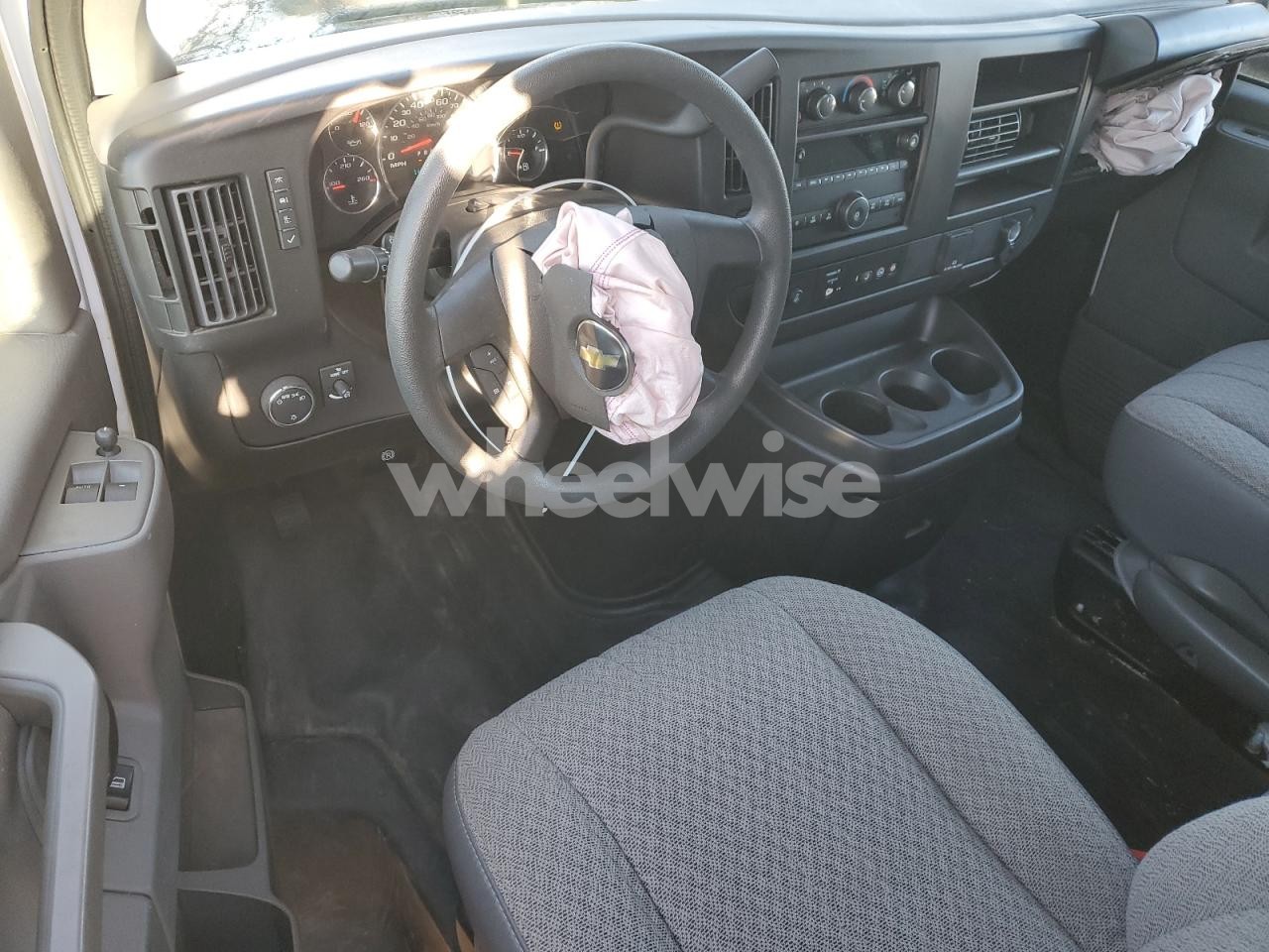 Photo 8 of 2023 CHEVROLET EXPRESS UTILITY / SERVICE VAN (VIN WV1ZZZ2HZDH002825)