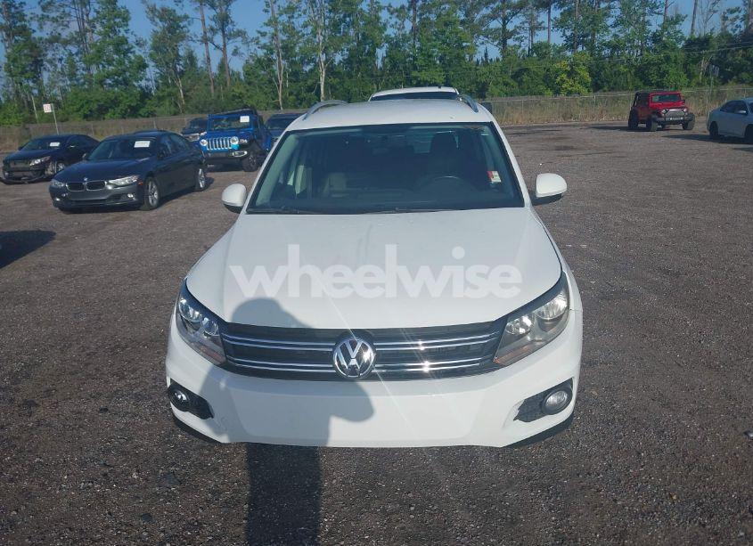 Photo 12 of 2014 Volkswagen Tiguan SE (VIN WVGAV3AX0EW598528)