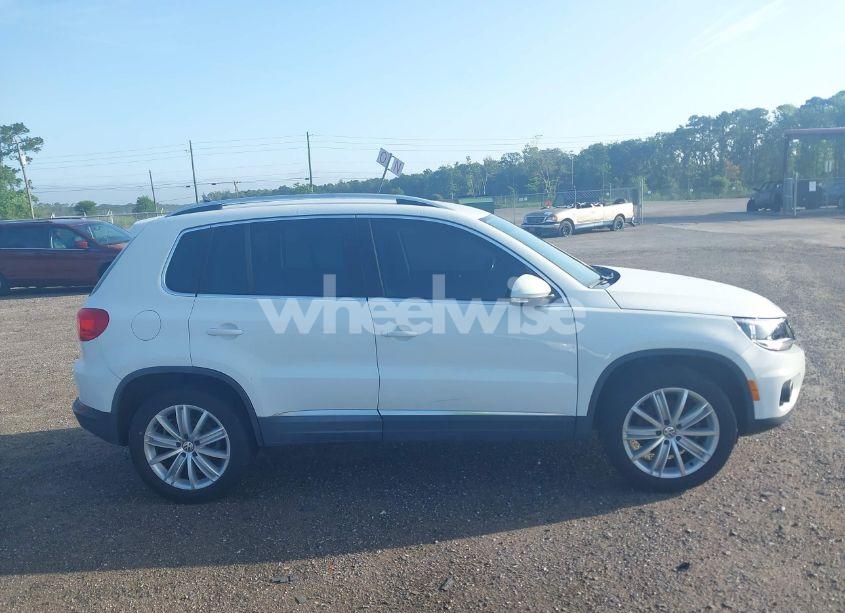 Photo 13 of 2014 Volkswagen Tiguan SE (VIN WVGAV3AX0EW598528)