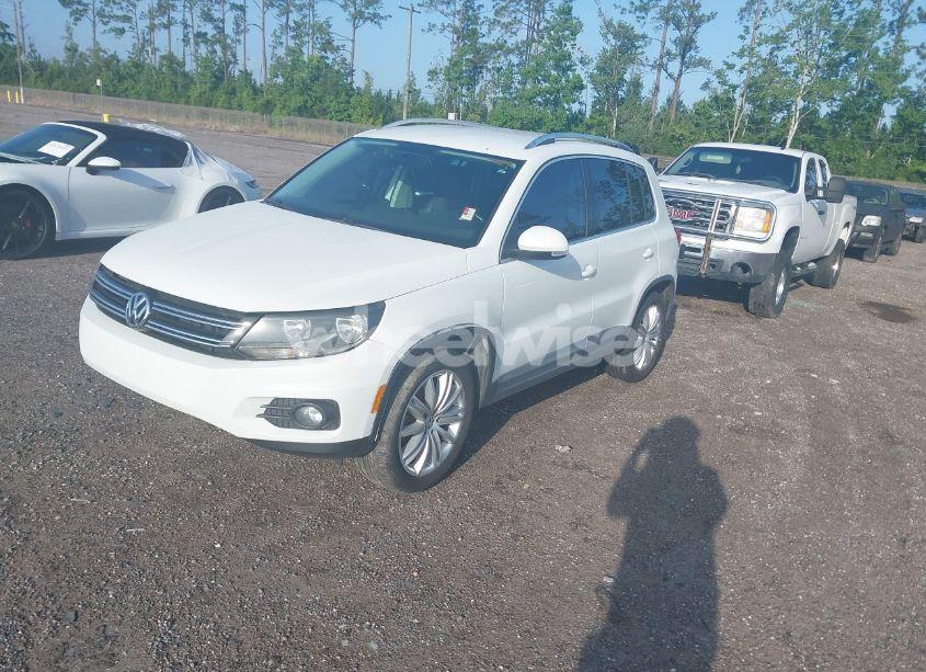 Photo 2 of 2014 Volkswagen Tiguan SE (VIN WVGAV3AX0EW598528)