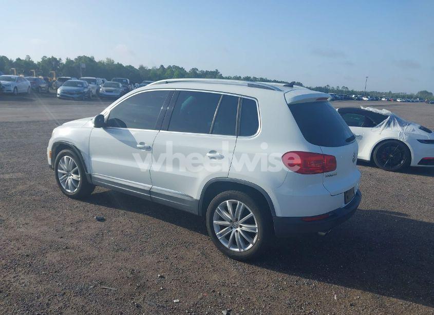 Photo 3 of 2014 Volkswagen Tiguan SE (VIN WVGAV3AX0EW598528)