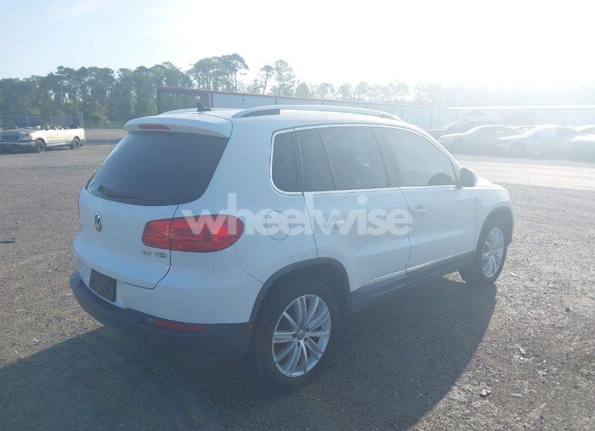 Photo 4 of 2014 Volkswagen Tiguan SE (VIN WVGAV3AX0EW598528)