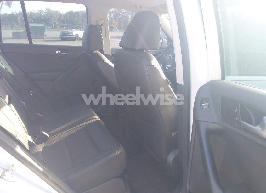 Photo 8 of 2014 Volkswagen Tiguan SE (VIN WVGAV3AX0EW598528)