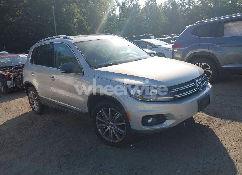 2014 Volkswagen Tiguan SEL (VIN WVGAV3AX2EW554773) main photo