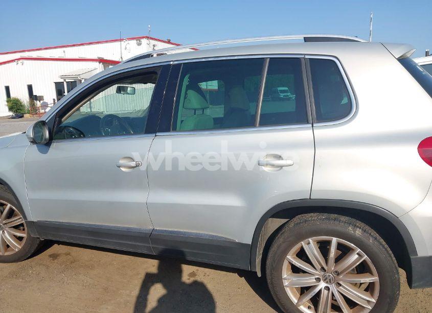 Photo 14 of 2014 Volkswagen Tiguan SEL (VIN WVGAV3AX2EW554773)