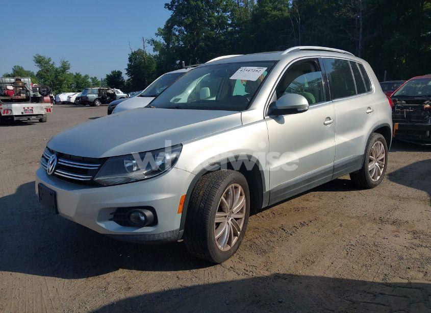 Photo 2 of 2014 Volkswagen Tiguan SEL (VIN WVGAV3AX2EW554773)