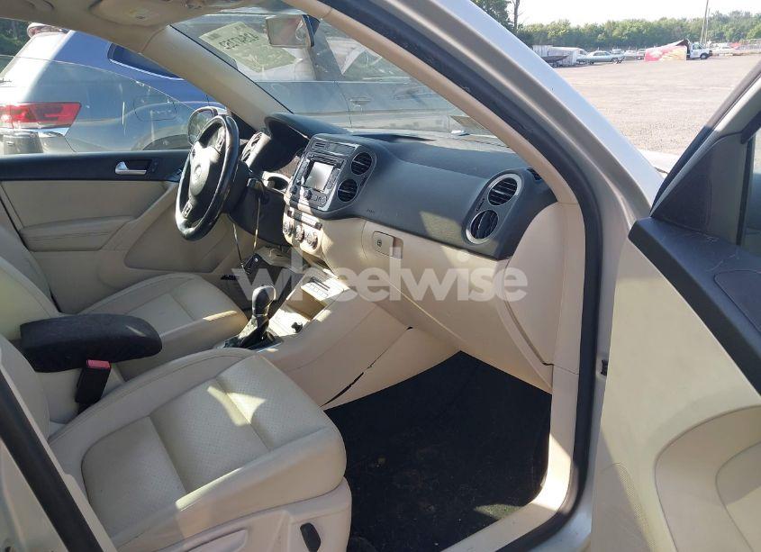 Photo 5 of 2014 Volkswagen Tiguan SEL (VIN WVGAV3AX2EW554773)
