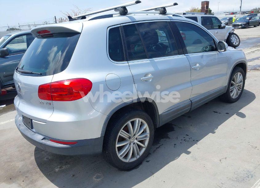 Photo 4 of 2014 Volkswagen Tiguan SEL (VIN WVGAV3AX2EW557480)