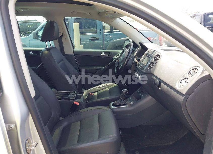 Photo 5 of 2014 Volkswagen Tiguan SEL (VIN WVGAV3AX2EW557480)