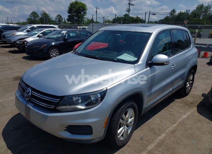 Photo 2 of 2013 Volkswagen Tiguan S (VIN WVGAV3AX4DW579821)
