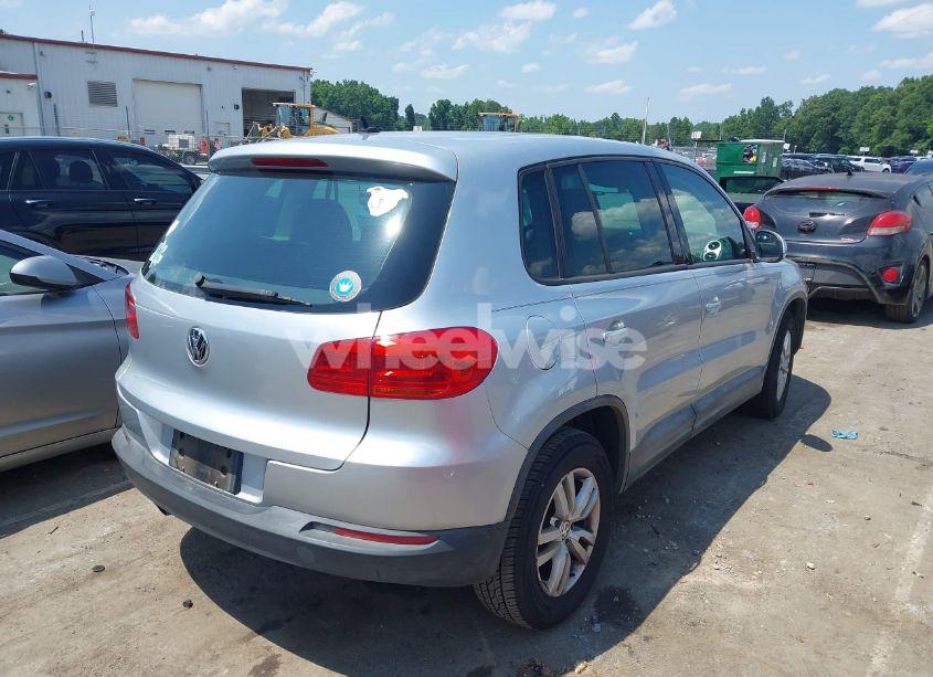 Photo 4 of 2013 Volkswagen Tiguan S (VIN WVGAV3AX4DW579821)
