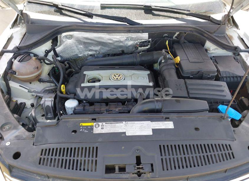 Photo 10 of 2014 Volkswagen Tiguan S (VIN WVGAV3AX5EW580879)