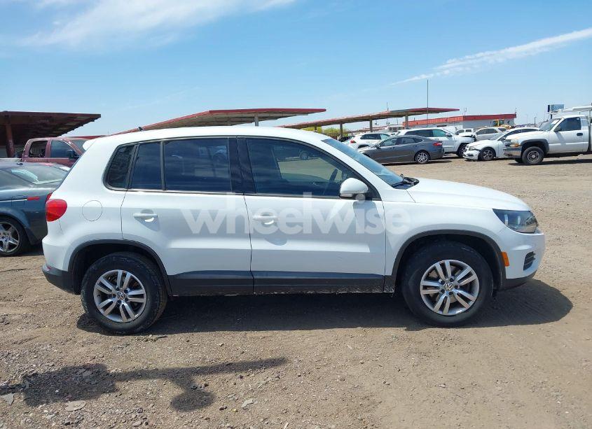 Photo 13 of 2014 Volkswagen Tiguan S (VIN WVGAV3AX5EW580879)