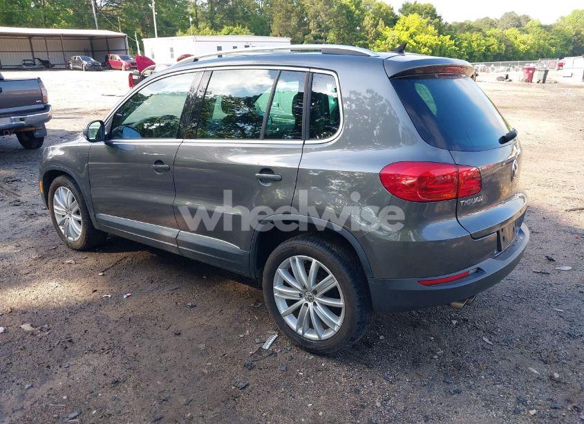 Photo 3 of 2013 Volkswagen Tiguan SE (VIN WVGAV3AX7DW624136)