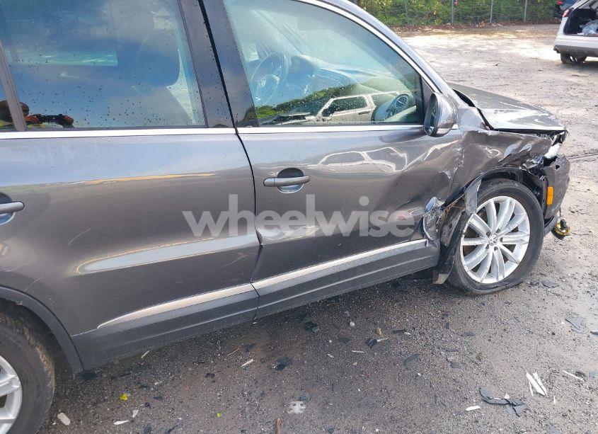 Photo 6 of 2013 Volkswagen Tiguan SE (VIN WVGAV3AX7DW624136)