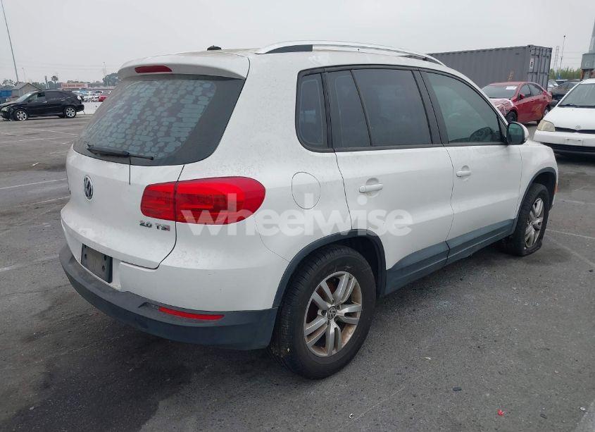 Photo 4 of 2014 Volkswagen Tiguan S (VIN WVGAV3AX7EW507156)
