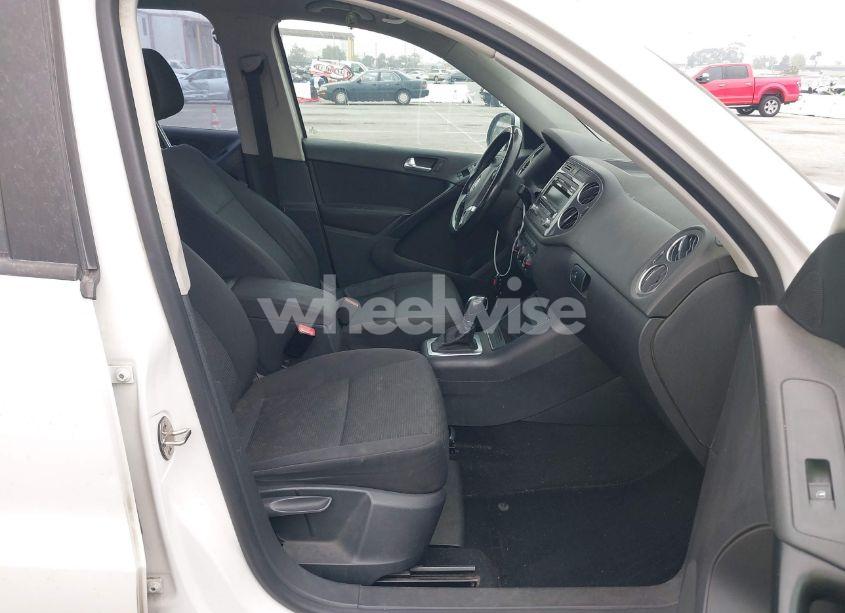 Photo 5 of 2014 Volkswagen Tiguan S (VIN WVGAV3AX7EW507156)