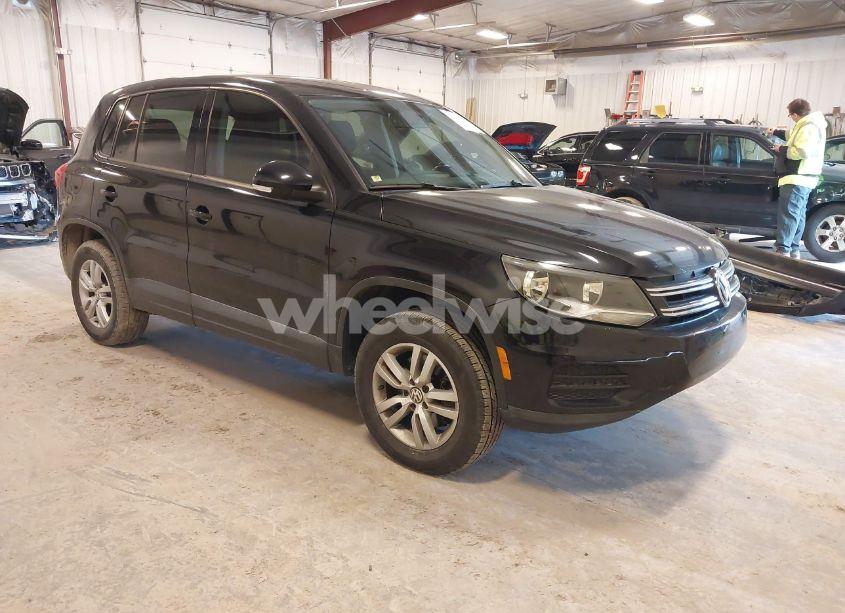2014 Volkswagen Tiguan S (VIN WVGAV3AX9EW614094) main photo