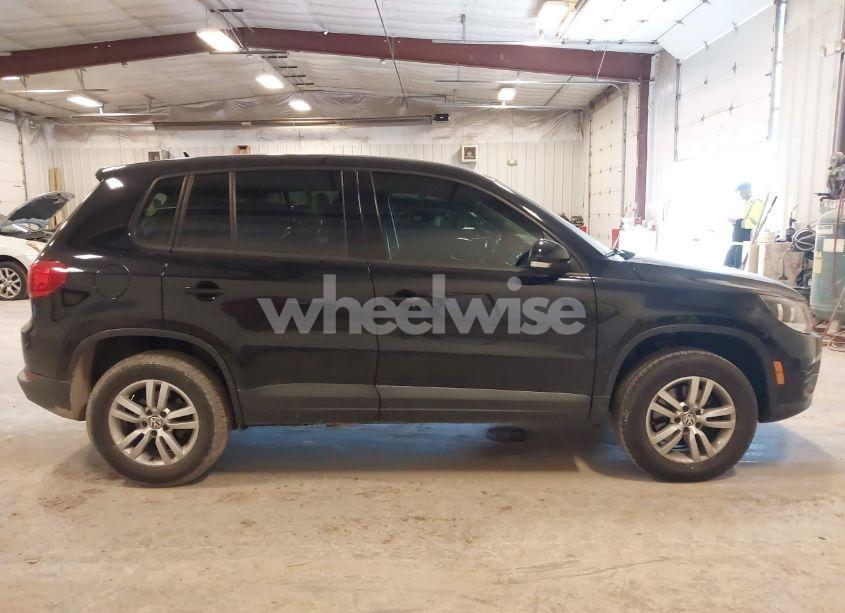 Photo 14 of 2014 Volkswagen Tiguan S (VIN WVGAV3AX9EW614094)