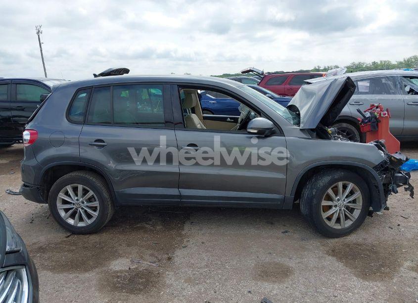 Photo 13 of 2014 Volkswagen Tiguan SE (VIN WVGAV3AXXEW507569)